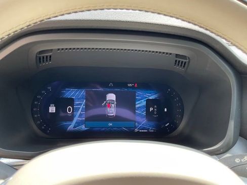 Certified 2025 Volvo XC60 B5 Core AWD/4WD image 22