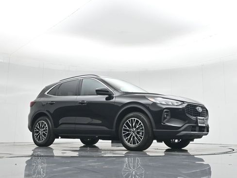 New 2025 Ford Escape SE image 3