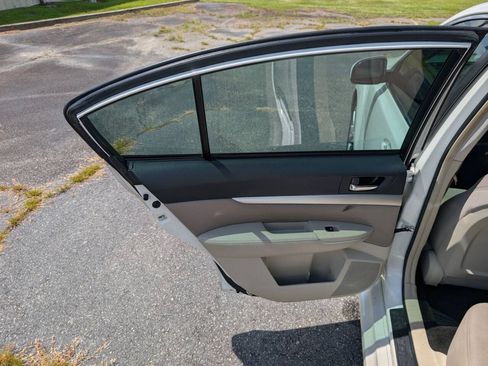 Used 2013 Subaru Legacy 2.5i Premium w/ All-Weather Pkg + Moonroof AWD/4WD image 39