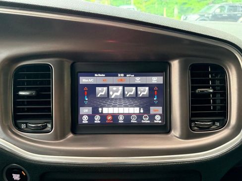 Used 2022 Dodge Charger SXT w/ Blacktop Package RWD image 39