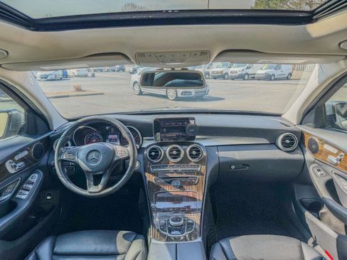 Used 2018 Mercedes-Benz C 300 4MATIC Sedan w/ Premium Package image 7