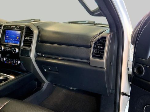 Used 2020 Ford Expedition XLT w/ Equipment Group 202A AWD/4WD image 19
