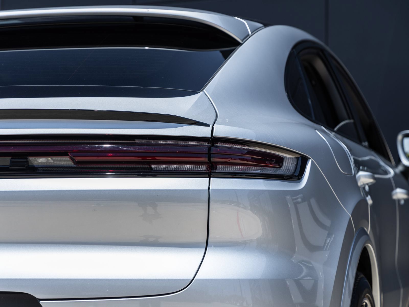 Certified 2025 Porsche Cayenne E-Hybrid Coupe AWD/4WD image 17