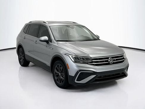 Used 2022 Volkswagen Tiguan SE FWD image 3