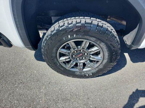 Certified 2025 GMC Sierra 1500 AT4X AWD/4WD image 6