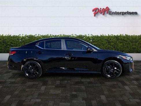 Used 2025 Nissan Sentra SR w/ Midnight Edition image 10