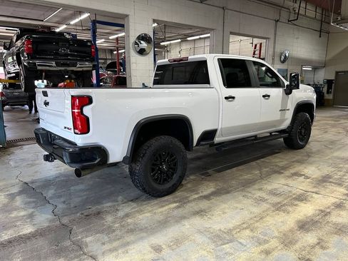 Used 2025 Chevrolet Silverado 2500 ZR2 w/ Technology Package AWD/4WD image 2