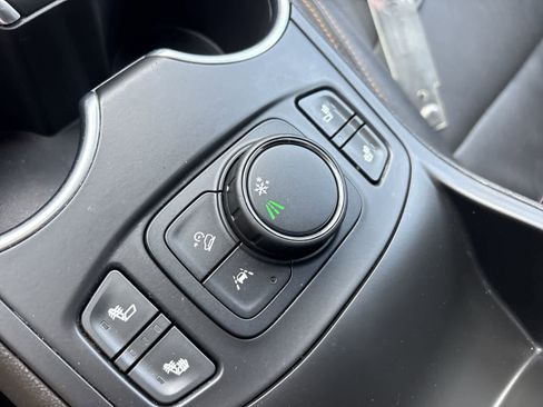 Used 2021 GMC Terrain SLT w/ Elevation Edition image 29