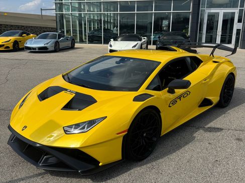 Used 2022 Lamborghini Huracan STO image 7