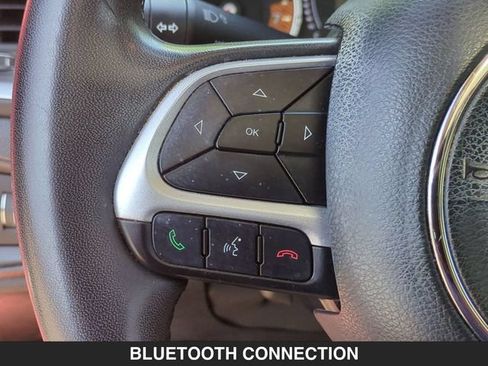 Used 2019 Jeep Renegade Latitude w/ Popular Equipment Group AWD/4WD image 18