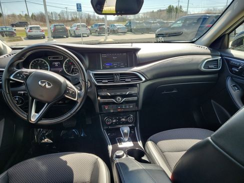 Used 2019 INFINITI QX30 Premium w/ Navigation Package AWD/4WD image 3