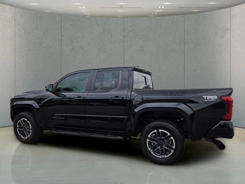 Used 2024 Toyota Tacoma TRD Sport w/ TRD Sport Upgrade Package RWD image 8