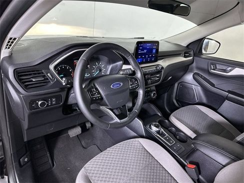 Used 2022 Ford Escape SE w/ SE Sport Appearance Package image 10