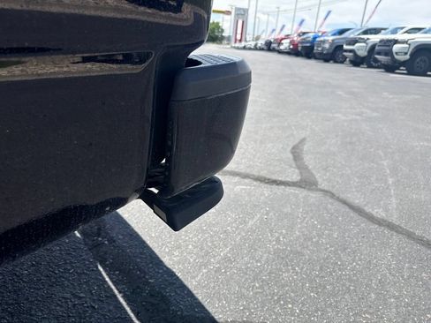 Used 2021 Nissan Titan SV w/ SV Convenience Package AWD/4WD image 9