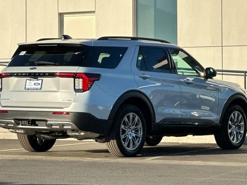 New 2026 Ford Explorer Active w/ Active Comfort Package image 3