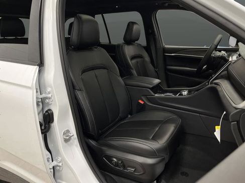 New 2025 Jeep Grand Cherokee Limited w/ Black Appearance Package image 31