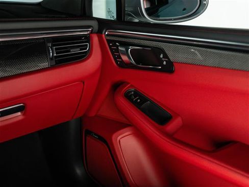 Certified 2026 Porsche Macan GTS AWD/4WD image 31