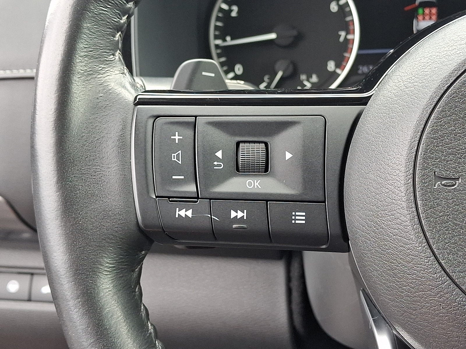 Used 2023 Nissan Pathfinder SL w/ Cargo Package AWD/4WD image 22