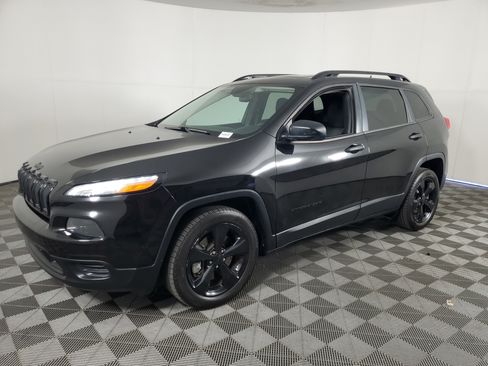 Used 2017 Jeep Cherokee Sport FWD image 8