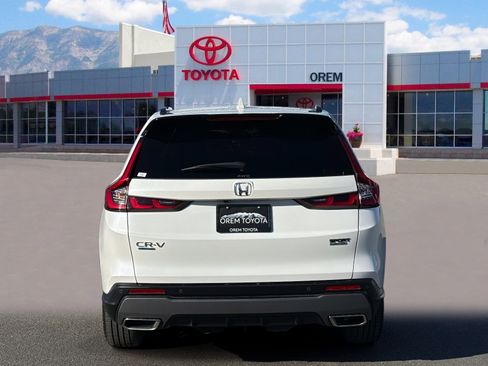 Used 2024 Honda CR-V Sport Touring image 4