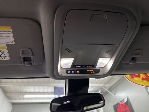 Used 2024 GMC Terrain SLE image 12