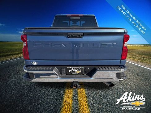 Used 2024 Chevrolet Silverado 2500 LT w/ Convenience Package image 8