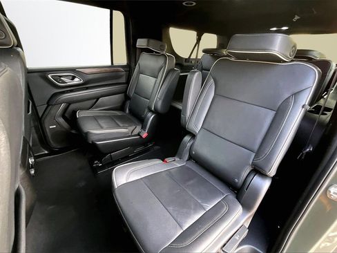 Used 2023 Chevrolet Suburban Premier image 22