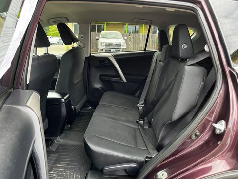 Used 2017 Toyota RAV4 LE w/ Preferred Accessory Package AWD/4WD image 11