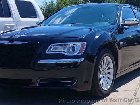 Used 2013 Chrysler 300 image 3