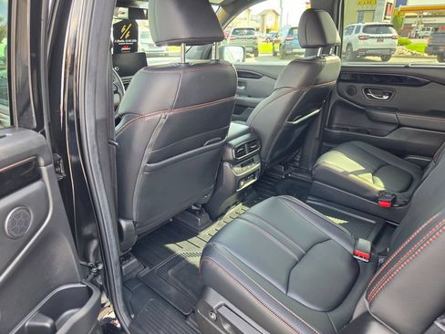 Used 2025 Honda Pilot TrailSport image 25
