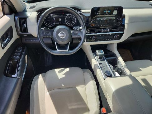 Used 2022 Nissan Pathfinder SL w/ SL Premium Package image 11