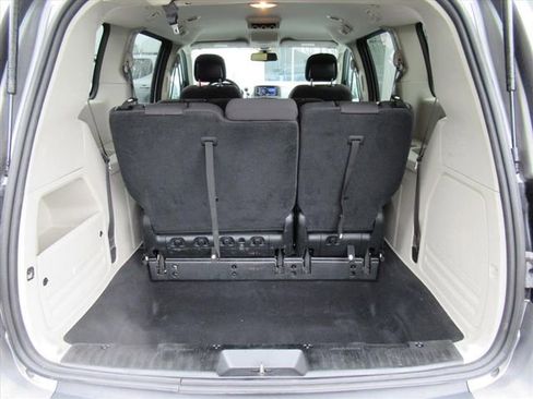 Used 2018 Dodge Grand Caravan SE w/ UConnect Hands-Free Group image 29