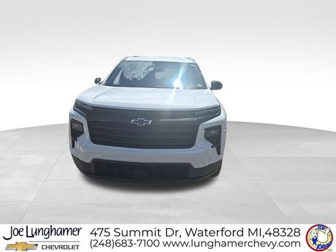 Used 2024 Chevrolet Traverse LT w/ Enhanced Driving Package AWD/4WD image 9