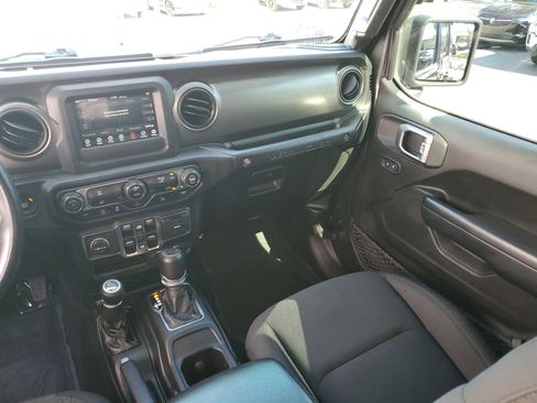 Used 2019 Jeep Wrangler Unlimited Sport S image 16