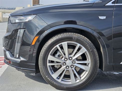 Used 2021 Cadillac XT6 Premium Luxury image 9