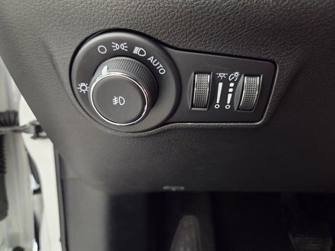 Certified 2025 Jeep Compass Limited w/ Elite Group image 21