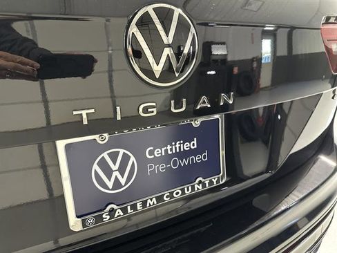 Certified 2024 Volkswagen Tiguan SE R-Line image 10