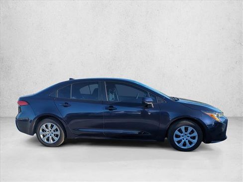 Used 2022 Toyota Corolla LE image 4