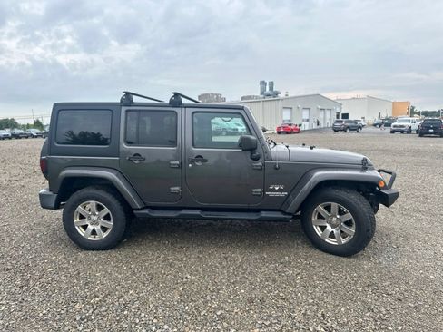 Used 2016 Jeep Wrangler Unlimited Sahara w/ Dual Top Group AWD/4WD image 12