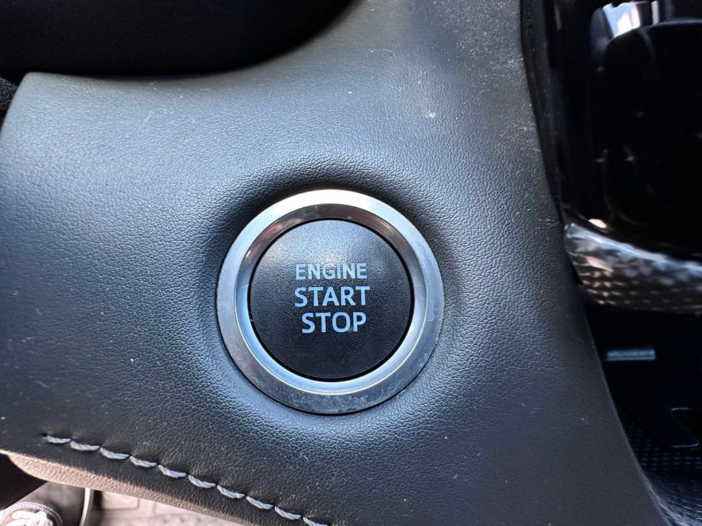 Used 2021 Toyota Highlander XSE AWD/4WD image 34