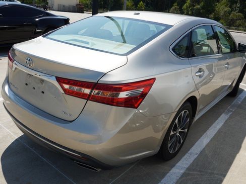 Used 2017 Toyota Avalon XLE Premium FWD image 6