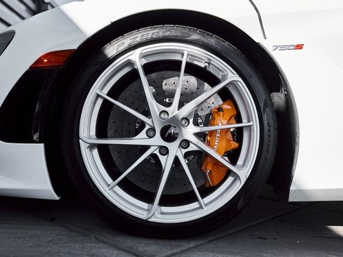 Used 2024 McLaren 750S image 3