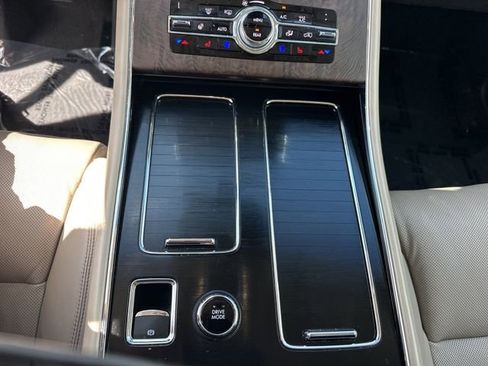 Used 2020 Lincoln Aviator Reserve w/ Equipment Group 202A image 21