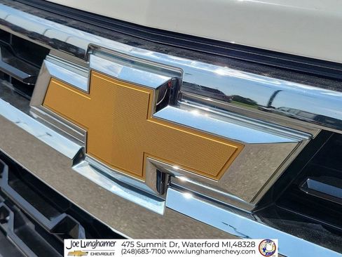 Used 2022 Chevrolet Silverado 1500 LT AWD/4WD image 31
