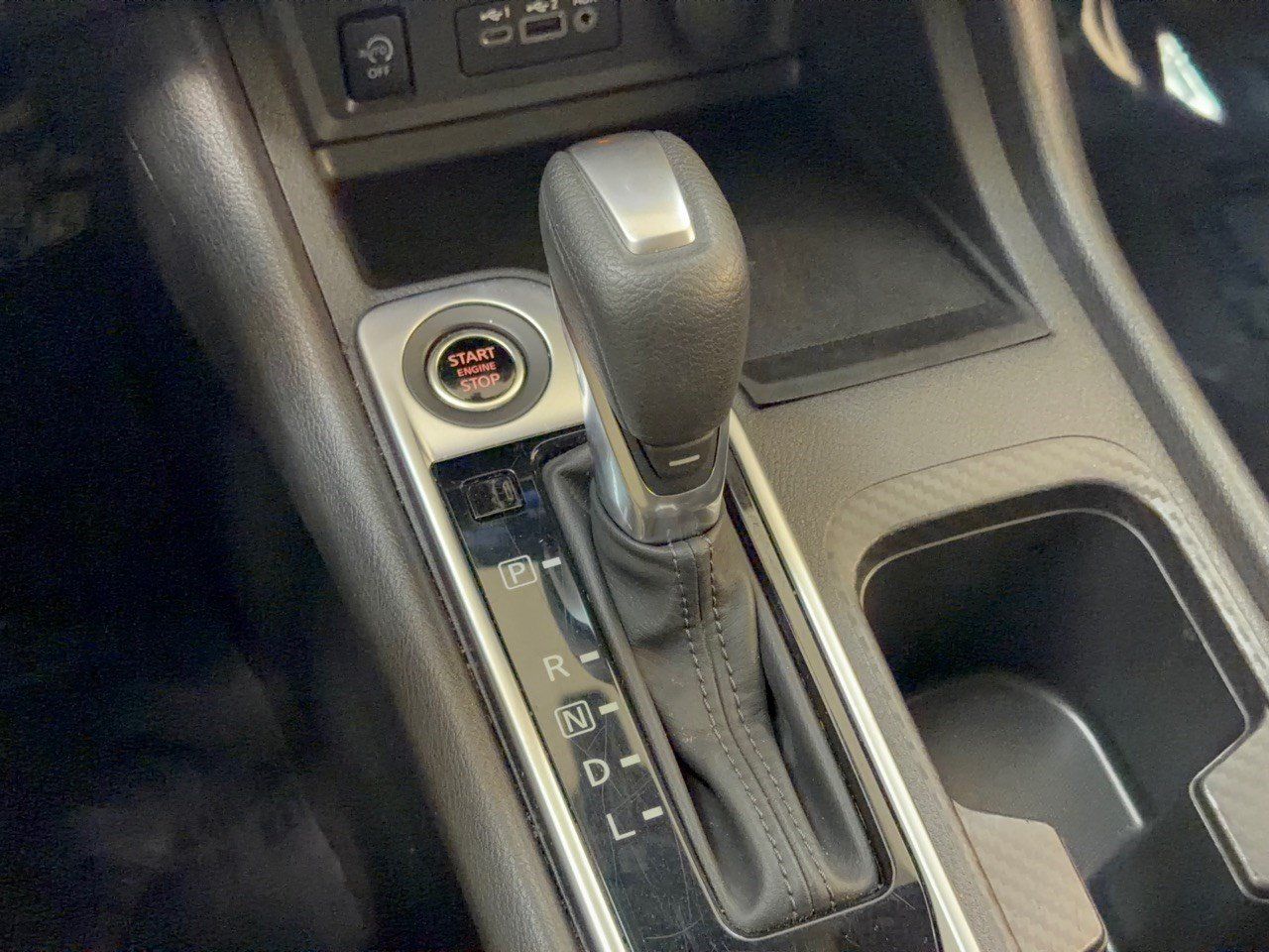 Used 2025 Nissan Sentra SV FWD image 21