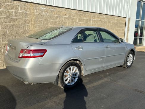 Used 2010 Toyota Camry SE image 3