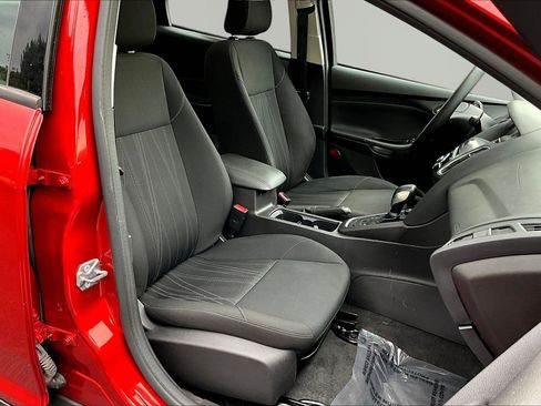 Used 2018 Ford Focus SEL FWD image 30