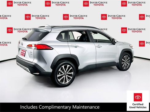 Used 2022 Toyota Corolla Cross XLE image 6