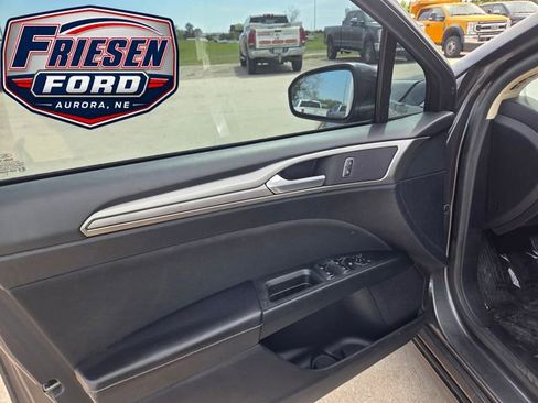 Used 2020 Ford Fusion SE AWD/4WD image 8