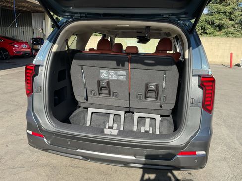 Used 2025 Kia Carnival SX Prestige image 27